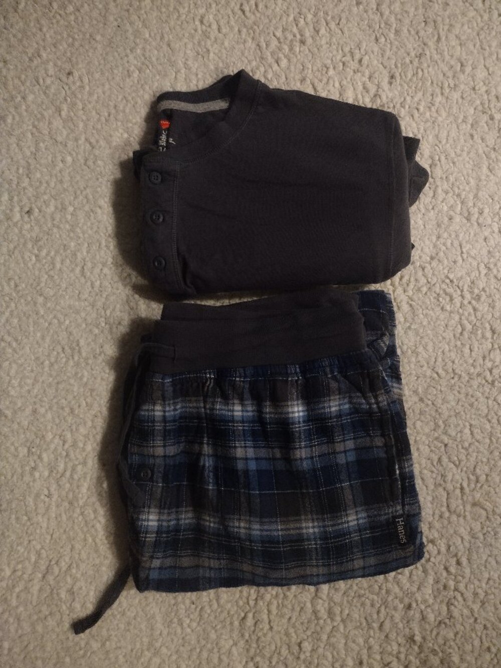 Hanes Size Large Pajama Set Sleepwear Blue Gray Plaid Jogger Pants and Shirt